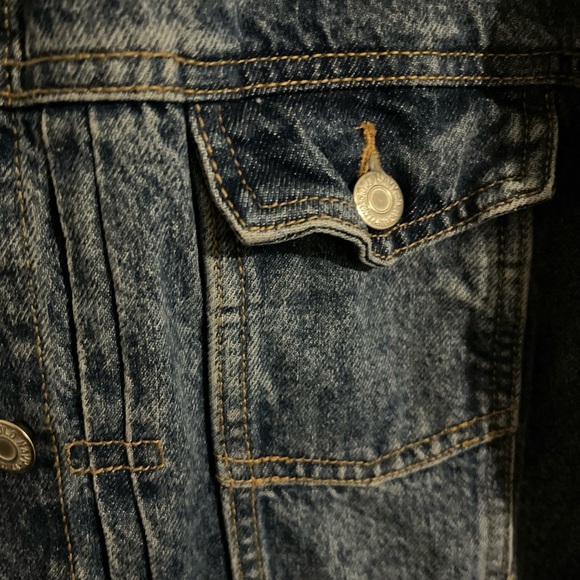 Old navy jean jacket like new! - Picture 3 of 4